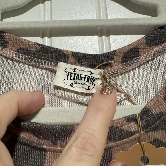 Texas True Threads Leopard Long Sleeve Top NEW Size XL - Picture 4 of 6